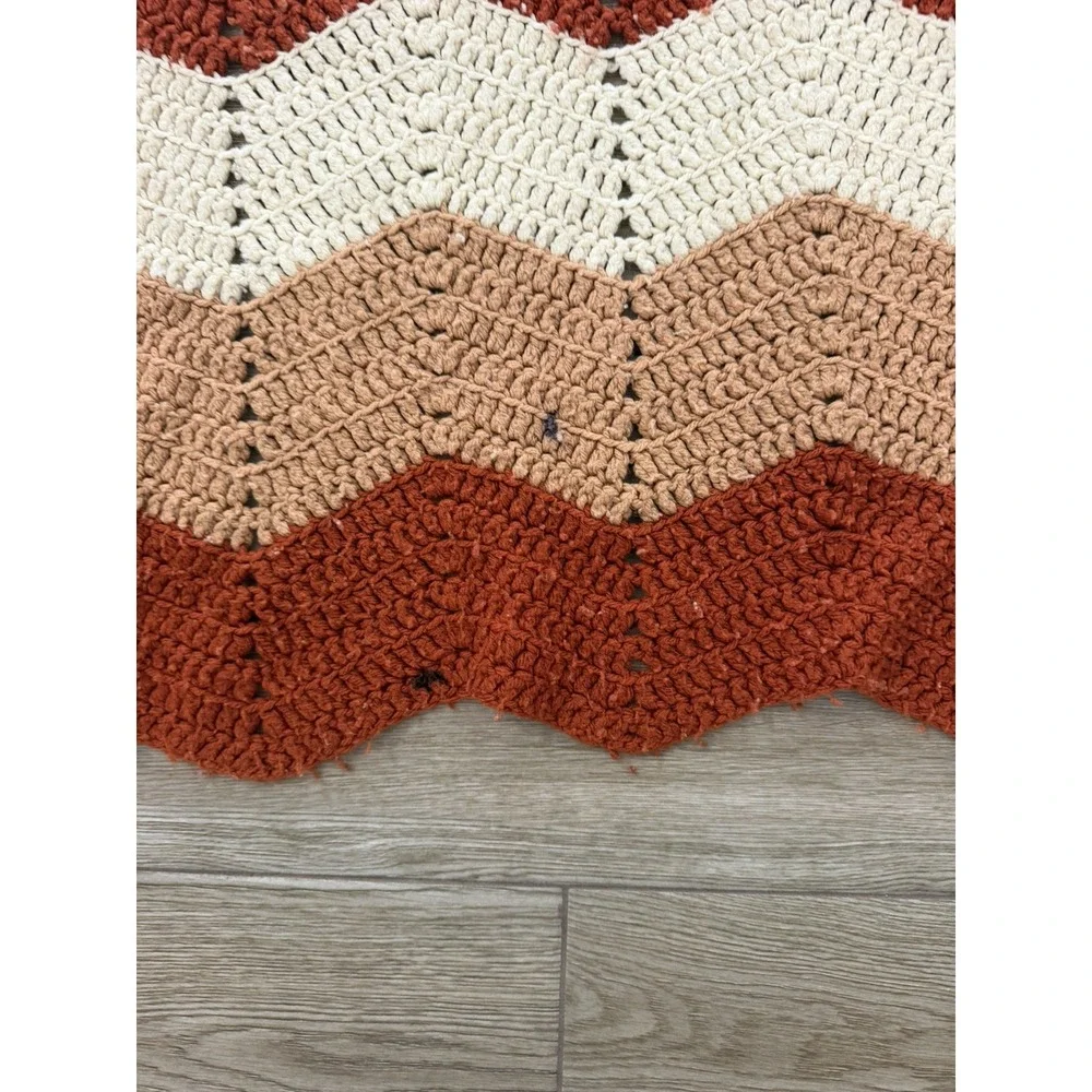 VINTAGE CHEVRON ORANGE BROWN RED CROCHET AFGHAN BLANKET THROW ZIG ZAG 84L 63W